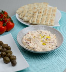 Salata de branza greceasca (Tirokafteri)